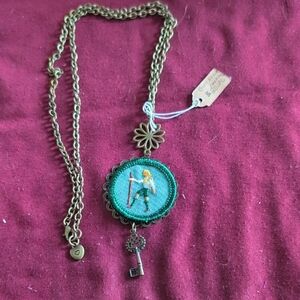 Vintage Style Green Pendant Necklace